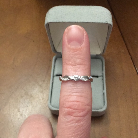 STERLING SILVER AND CZ BRAIDED RING - Picture 6 of 6